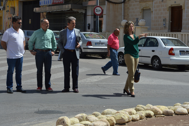 El director general de Carreteras y la alcaldesa de Blanca comprueban el estado de la carretera RM-553, donde se realizar&aacute;n mejoras