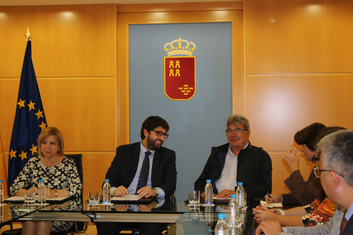 El presidente de la Comunidad recibe a representantes Mesa de Apoyo al Tercer Sector. III