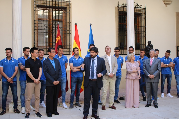 El presidente de la Comunidad recibe al Lorca FC (Fútbol Club) (2)