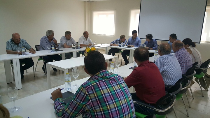 FOTONOTICIA. Francisco Jódar traslada el compromiso del Gobierno regional con los agricultores del Campo de Cartagena