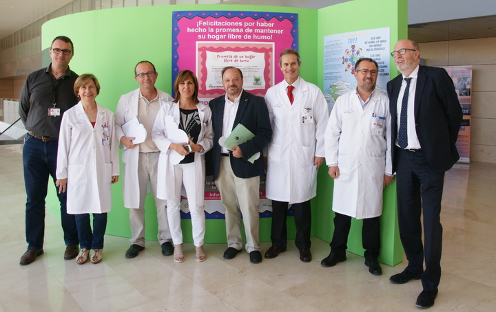 El director general de Salud Pública y Adicciones, José Carlos Vicente, participó hoy en las actividades programadas en el hospital Virgen de la Arrixaca con motivo del Día Mundial sin tabaco
