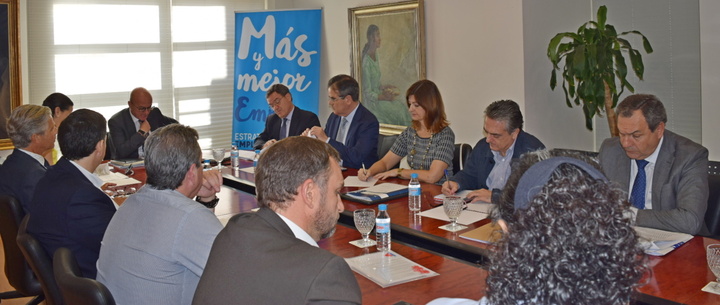 El consejero de Empleo, Universidades y Empresa, Juan Hernández, ha presidido esta mañana la Mesa de Trabajo de Empresas de Trabajo Temporal (II)