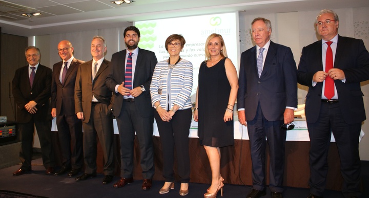 El presidente de la Comunidad inaugura jornada de Amefmur, Asociación Murciana de Empresa Familiar