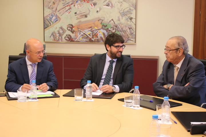Reunión del presidente de la Comunidad con el vicepresidente de la Fundación Caja Mediterráneo, Clemente García, y sus patronos