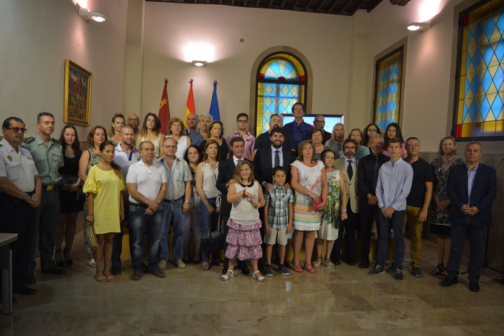 El jefe del Ejecutivo regional en el acto de entrega de las tarjetas identificativas a las víctimas del terrorismo de la Región