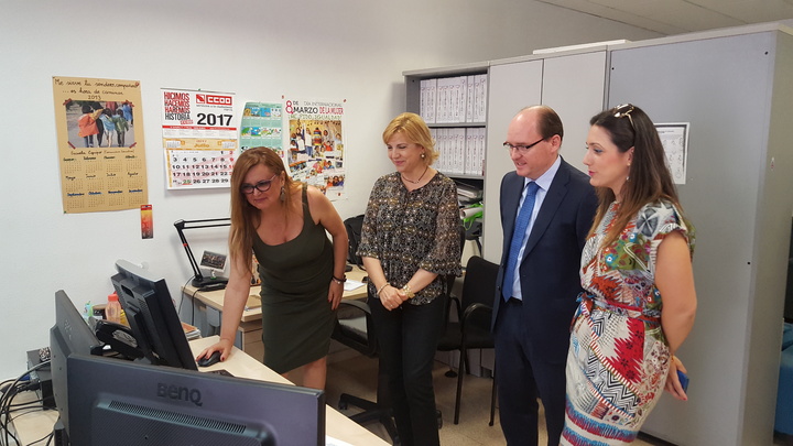 Visita al Servicio de Traducción Telefónica para mujeres víctimas de violencia de género