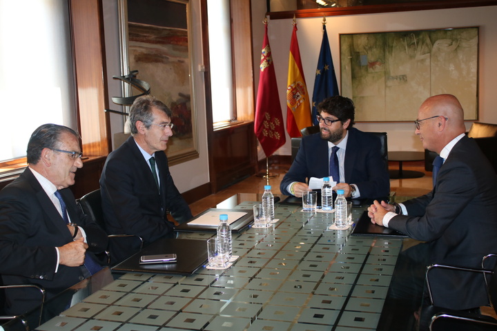 Fernando López Miras se reúne con el director corporativo de Iberdrola España