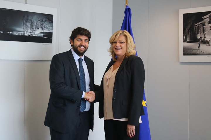 Reunión del presidente en Bruselas con la comisaria europea de Política Regional