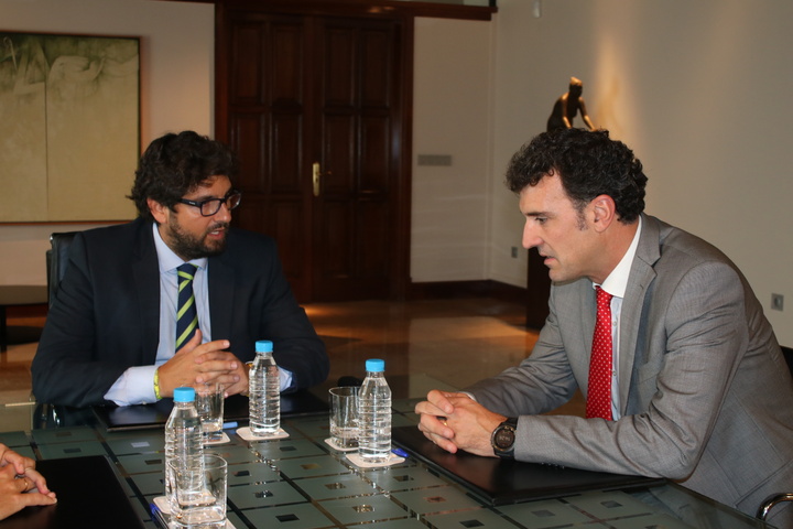 Fernando López Miras se reúne con el coordinador general de las obras del Corredor Mediterráneo del Ministerio de Fomento, Juan Barios