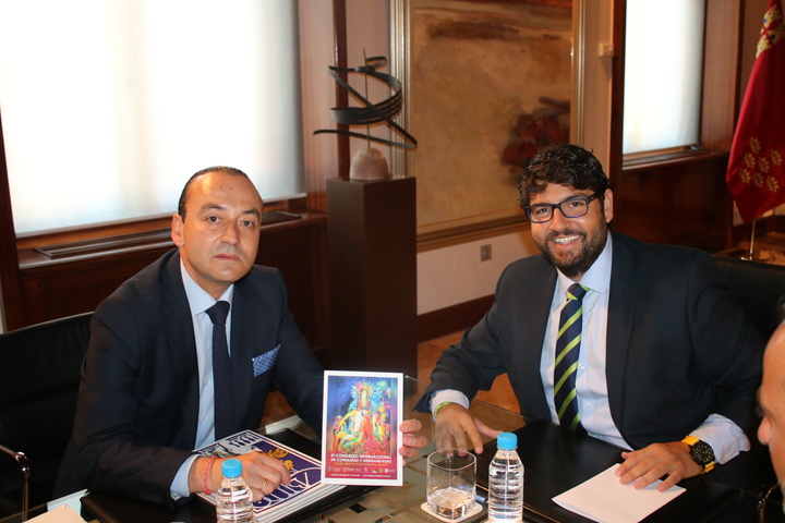 Fernando López Miras recibe al presidente  del Real y Muy Ilustre Cabildo Superior de Cofradías de  Murcia