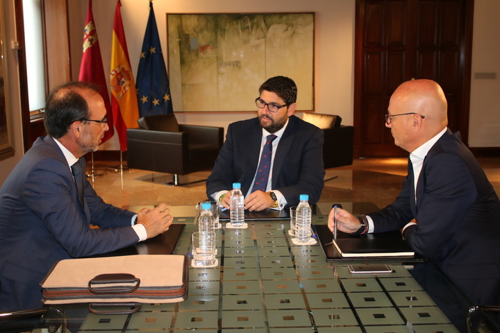 El jefe del Ejecutivo regional se reúne con el presidente de Cofides (2)