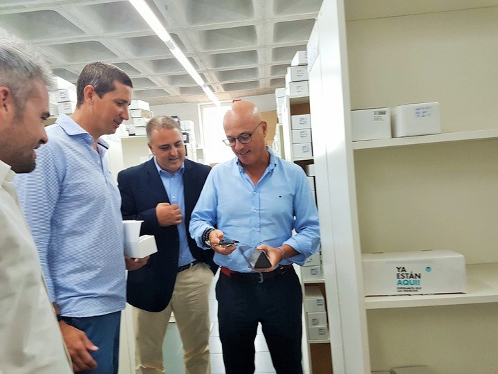 El consejero de Empleo, Economía y Empresa visita la empresa Congafasdesol.com