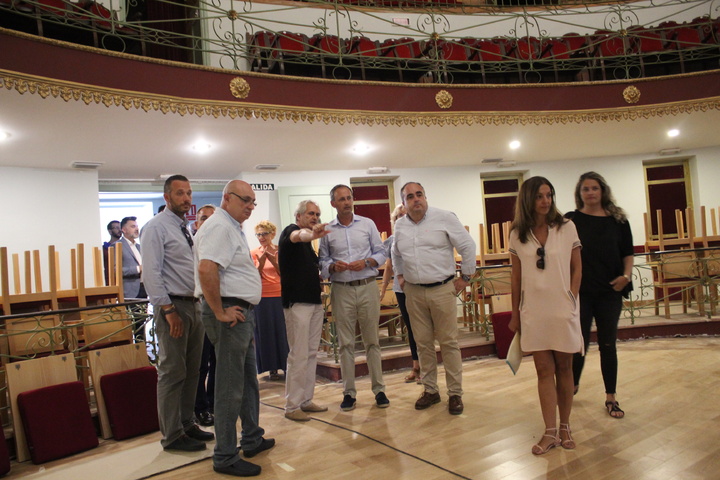 Imagen de la visita del Teatro Circo apolo de El Algar
