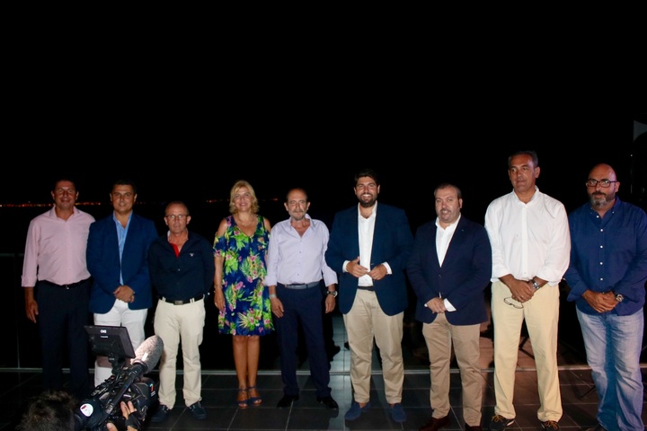 El presidente de la Comunidad asiste a la cena de la Fundación Colucho a beneficio de Afacmur (1)