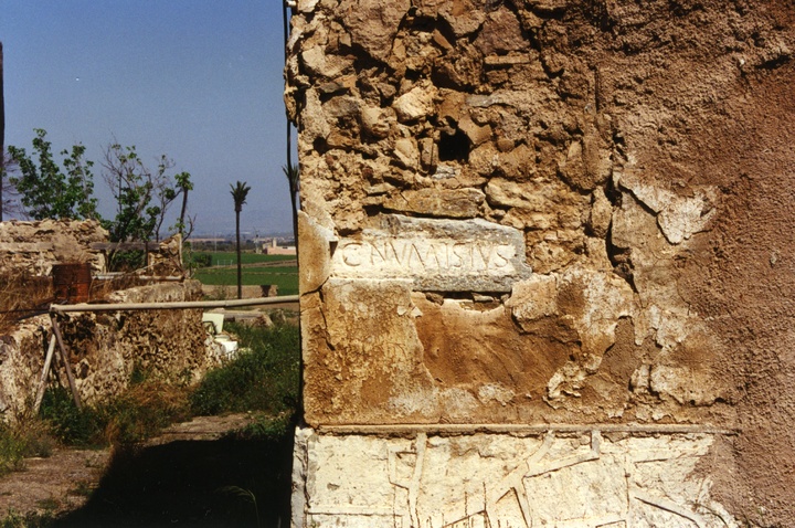 Imagen histórica del Monasterio de San Ginés de la Jara con la lápida romana