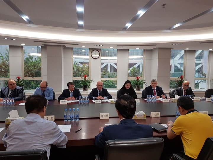 Los consejeros de Empleo, Universidades y Empresa, Juan Hernández, y de Agua, Agricultura, Ganadería y Pesca, Francisco Jódar, encabezan la misión comercial a China (II)