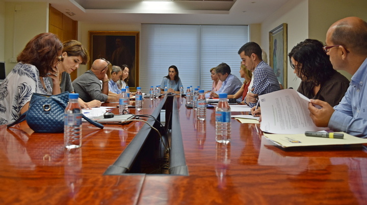 La directora general de Relaciones Laborales y Economía Social informa sobre los presupuestos participativos
