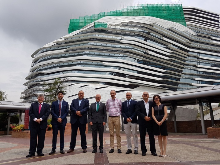 El consejero Juan Hernández conoció la Facultad de Diseño Industrial de la Universidad de Hong Kong, China