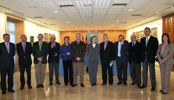 El presidente de la Comunidad recibió a los diputados y senadores del Partido Popular