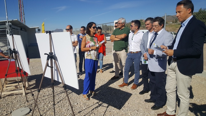 El consejero de Agua, acompañado por el alcalde Lorca, el presidente de la Comunidad de Regantes de Lorca y el directorgeneral del Agua, inaugura las nuevas instalaciones de modernización de regadíos en Huerto Chico