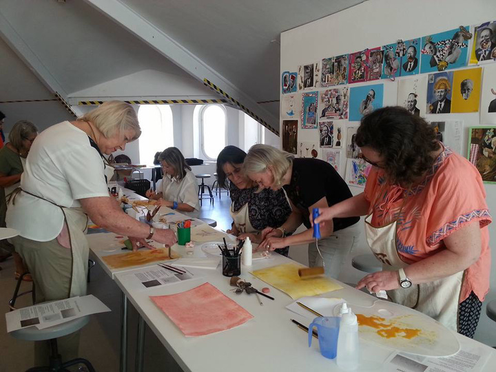 Uno de los talleres organizados en el Museo Regional de Arte Moderno con motivo de la exposición 'En nombre propio'