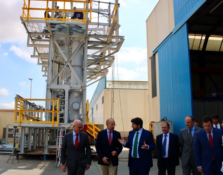 El presidente visita la empresa 'Mecanicas Bolea' (2)