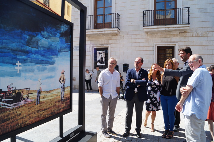 El director general del Instituto de Turismo, Manuel Fernández-Delgado, acompañó al alcalde de Orihuela, Emilio Bascuñana, en la inauguración de la exposición Cruces de Caravaca, que podrá verse desde hoy y hasta el próximo 20 de octubre en este municipio de la Comunidad Valenciana