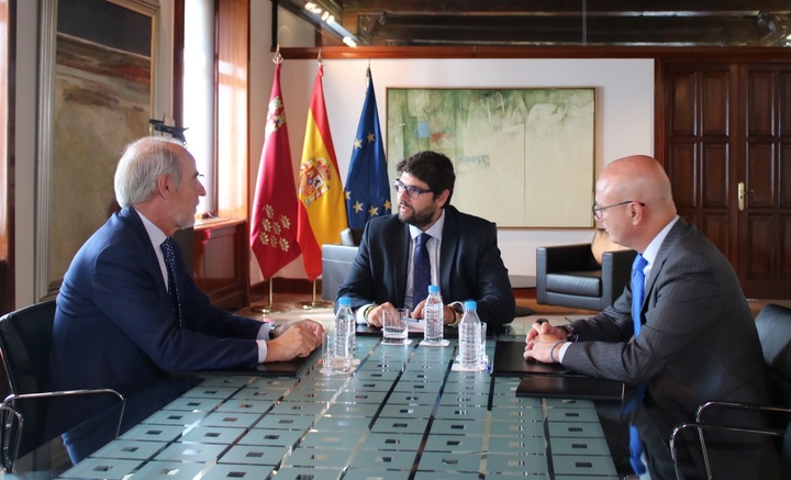 Fernando López Miras se reúne con los presidentes de los consejos sociales de las universidades públicas de la Región (3)