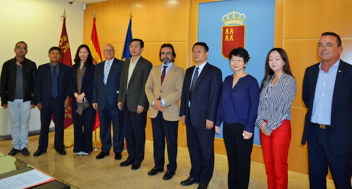 El consejero Pedro Rivera recibe a la delegación comercial de Pekín