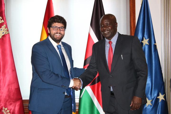 El presidente de la Comunidad recibe al embajador de Kenia en España