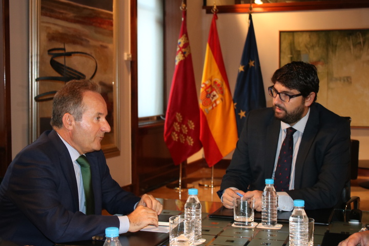 Fernando López Miras se reúne con el presidente de la Fundación Universidad Empresa y el director de la escuela de negocios ENAE