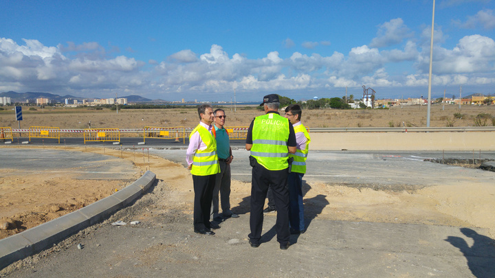 Visita a las obras de la glorieta de la autovía RM-12