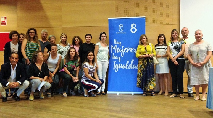La directora general de Mujer e Igualdad de Oportunidades, Alicia Barquero, inauguró hoy el seminario 'Hay mujeres, hay empleo'