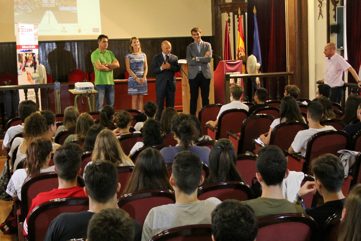 Taller de comercio online de Comercio Electrónico, Marketing online y eFactura en Murcia que se ha realizado en el Instituto de Enseñanza Secundaria Licenciado Cascales para alumnos de Bachillerato