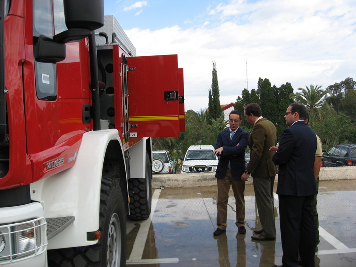 Presentación de cuatro nuevos camiones para la lucha contra incendios forestales