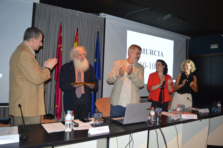 La Comunidad destaca la "sobresaliente" trayectoria del arquitecto Ricardo Aroca