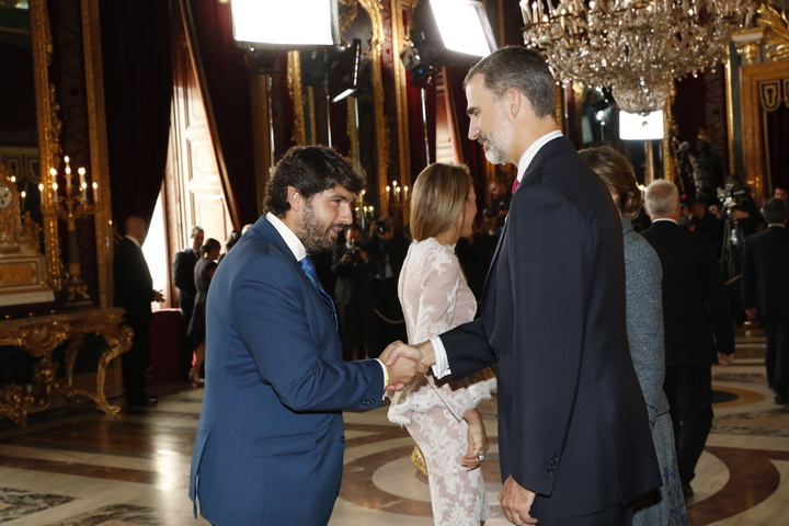 El presidente de la Comunidad asistió a la recepción de Sus Majestades los Reyes de España con motivo del Día de la Fiesta Nacional