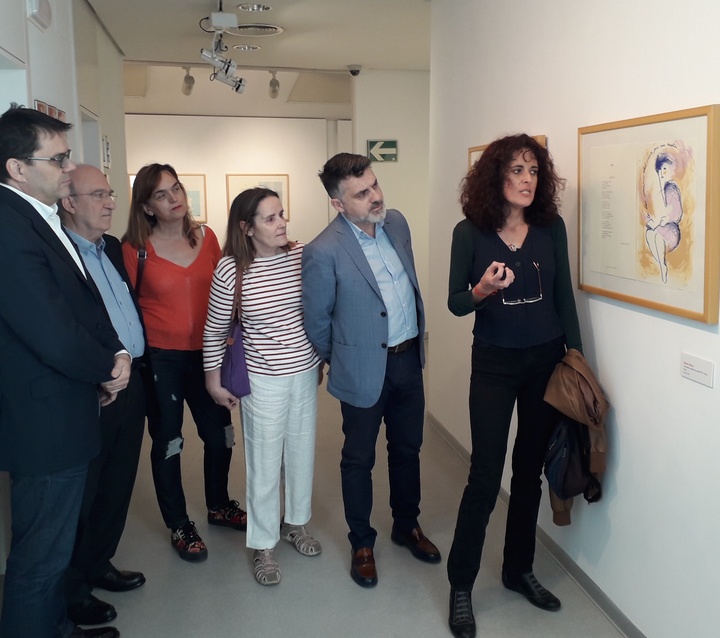 El director general de Bienes Culturales, Juan Antonio Lorca (2d), tras la presentación de la muestra del Muram que rinde homenaje a Carmen Conde