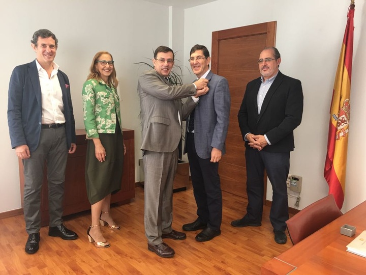 El consejero de Salud recibe a la junta directiva de la Sociedad Española de Cirugía Oral y Maxilofacial