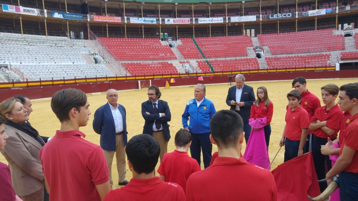La Comunidad apoya el trabajo de la Escuela Taurina (2)
