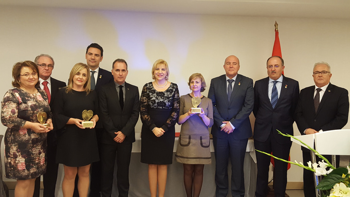 Cartagena por la Caridad nombra a la consejera de Familia presidenta de honor de la asociación en su cena benéfica anual (1)