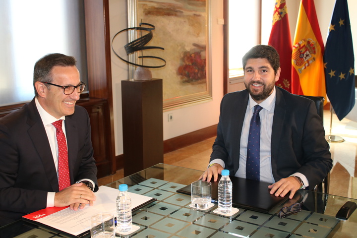 El presidente de la Comunidad, Fernando López Miras, se reúne con el secretario general del Partido Socialista Obrero Español de la Región de Murcia