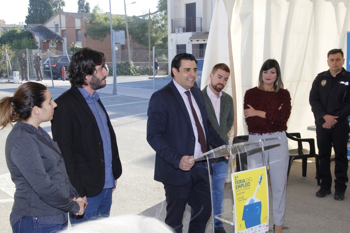 El Servicio Regional de Empleo y Formación participa en la Feria de Empleo de Santomera que muestra recursos para encontrar trabajo