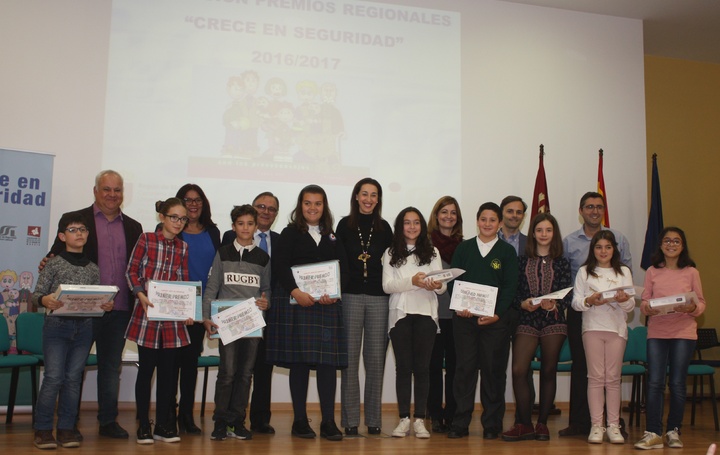 Premios del concurso de dibujo 'Crecer en seguridad'