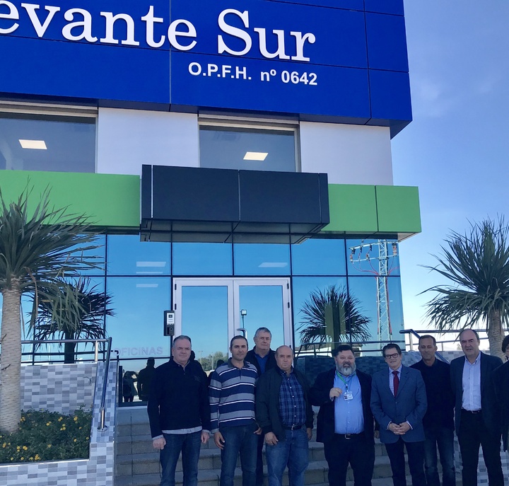 El consejero Francisco J&oacute;dar visita las instalaciones de la Sociedad Cooperativa