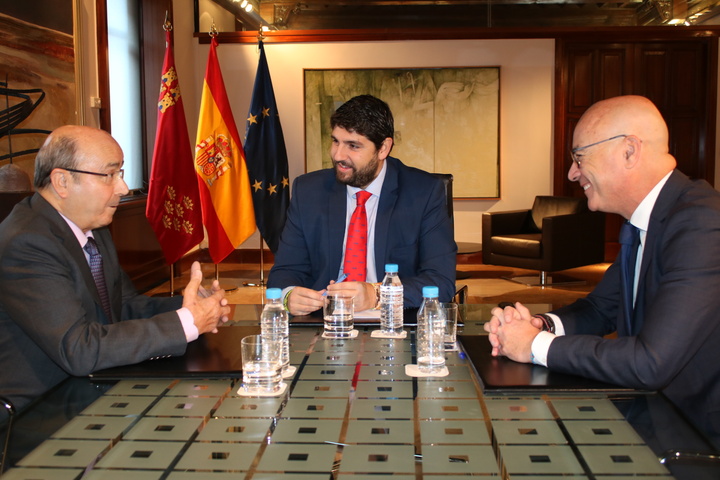 Fernando López Miras se reúne con el fundador del Grupo Industrial MTorres y presidente de la Fundación Isaac Peral (2)