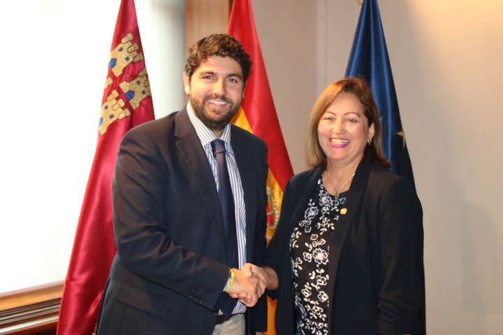 Fernando López Miras recibe en el Palacio de San Esteban a la embajadora de Costa Rica en España