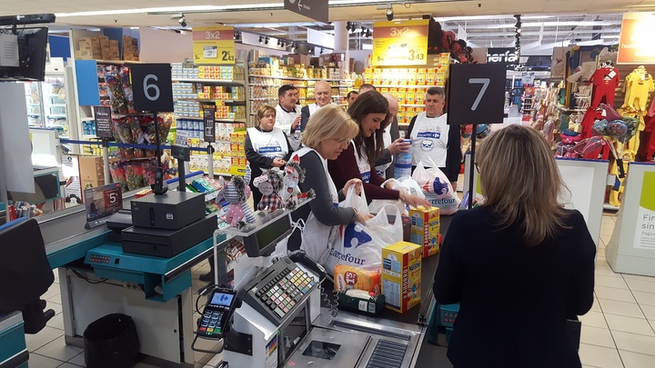 La consejera de Familia e Igualdad de Oportunidades, Violante Tomás, asistió hoy a la presentación de la V Gran Recogida de Alimentos que celebra la Federación Española de Bancos de Alimentos  (1)