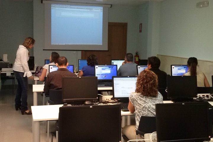 Uno de los talleres que se realizan en la oficina Saber