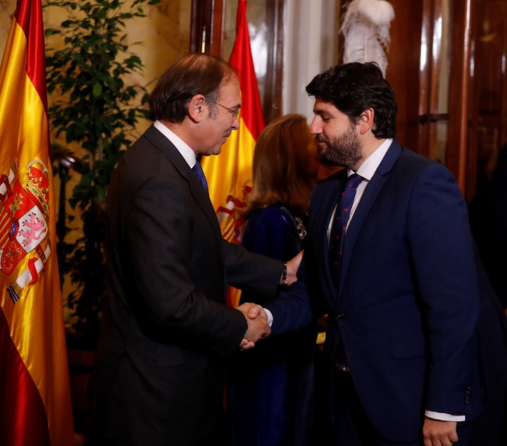 El presidente de la Comunidad asiste a los actos conmemorativos del XXXIX aniversario de la Constitución Española (2)